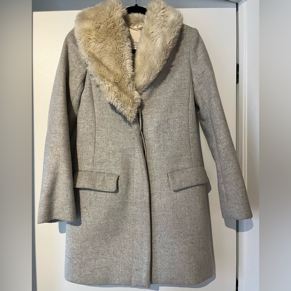 Aritzia Wilfred wool coat with fur collar size XXS